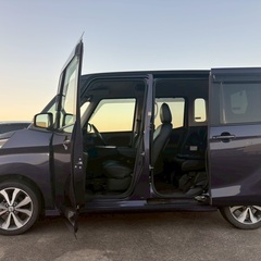 アラウンドビューモニター☆フリップダウンモニター付き☆27年式☆月々1万円〜分割払い可❗️ 車検2年付き！【名義変更代込み】大人気☆日産 デイズルークス☆ステアリングスイッチ付き☆SDナビ付き☆走行中DVD見れます☆両側電動スライドドア付き☆ドラレコ付き☆純正アルミ☆スマートキー☆フルオートエアコンそのまま乗って帰れます❗️の画像