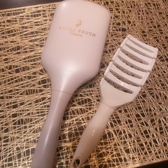 超音波イオン機能付き★ヘアブラシ ホワイト・ゴールド★2本セット★まとめ売り♪の画像