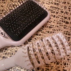 超音波イオン機能付き★ヘアブラシ ホワイト・ゴールド★2本セット★まとめ売り♪の画像