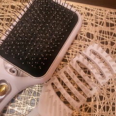 超音波イオン機能付き★ヘアブラシ ホワイト・ゴールド★2本セット★まとめ売り♪の画像