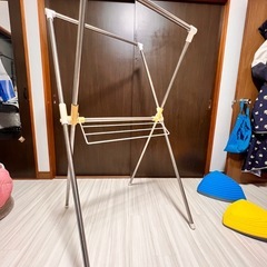 タオルハンガー付き折りたたみ洗濯物干し　の画像