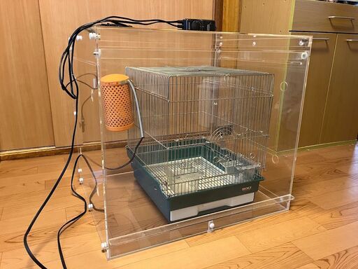 小鳥さんの保温に、アクリルケースの出品です。バードケージ、ヒーターセット2個、サーモスタットのおまけつき