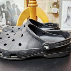 ！Crocs(クロックス) 超定番のメンズサンダル、いかがでしょうか？の画像