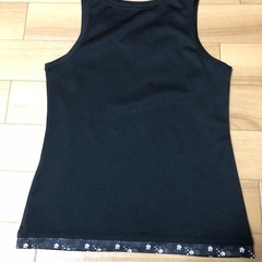 ニューバランスのタンクトップの画像