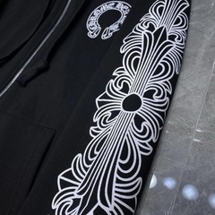 新品未開封タグ付き Chrome Hearts ブラックパーカー の画像