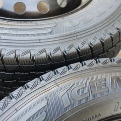 軽トラ 軽バン等 145R12 LT 6PR 深溝 バリ溝 スタッドレス ホイール 4本セット 国産タイヤ サンバー ハイゼット ミニキャブ スクラム エブリィ バン 軽トラック トラック 冬タイヤ 三菱 ミツビシの画像