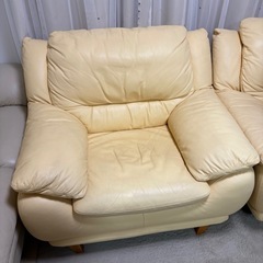 1人用 ソファ2つで3500円の画像