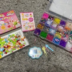 タカラトミー「すみっコぐらし すみっコキャッチ」　カラフルゴム　ブレスレットキット　ラキュー　LAQ フラワーセット　女の子　知恵玩具　おもちゃセットの画像