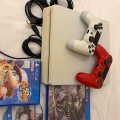 プレイステーション4 本体＋コントローラー2個＋ソフト4枚の画像