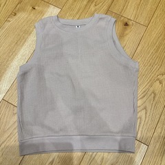 ⑫男の子110cm長そでTシャツ2枚とベストの画像