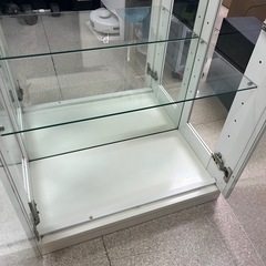 ガラス　コレクション　5段　キャビネットの画像