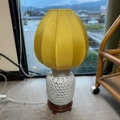 🕯陶器×布シェードのアンティーク調ランプ（点灯確認済み）の画像