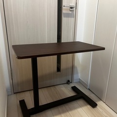 昇降テーブルの画像