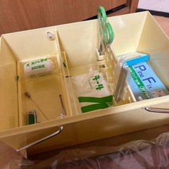 新品ヘルスメーターと救急箱の画像