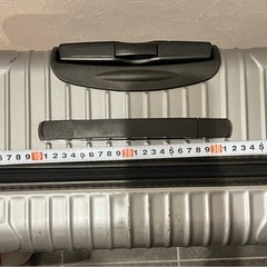 リモワ　キャリーケース　シルバー　
軽量タイプ　2輪の画像