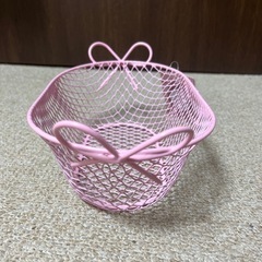 リボンの取って付き　ワイヤーバスケット　小物入れの画像