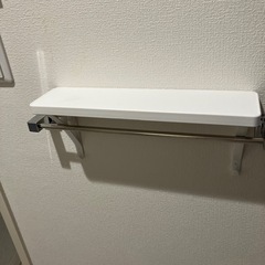 タオルかけの上に棚を作るの画像