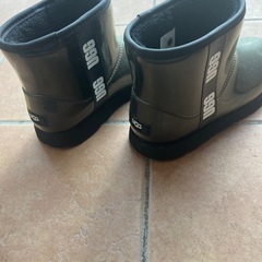 UGG Classic Clear Mini 24.5ブラック 防水防寒加工の画像