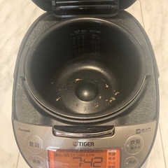 無料　炊飯器（釜にキズあり）の画像