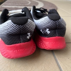 UNDER ARMOUR M チャージドローグ4エクストラワイド 102WHT/BLK/BLKの画像