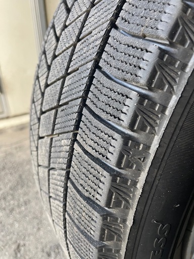 バリ山スタッドレスVRX3(4本)ホイール付 (215/60/17)CHRにジャスト