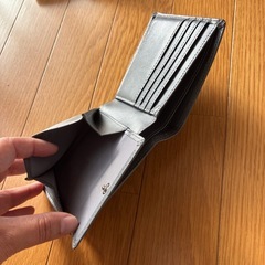 美品。無地折りたたみ皮財布の画像