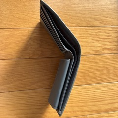 美品。無地折りたたみ皮財布の画像