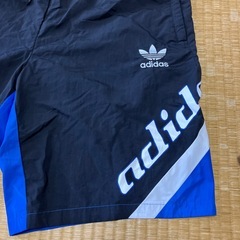 adidas ショートパンツの画像