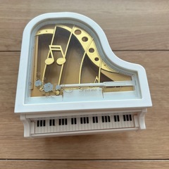 ピアノのオルゴールの画像