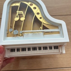 ピアノのオルゴールの画像