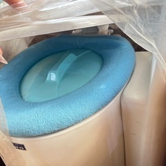 肘掛つき　ポータブルトイレ　未使用品の画像