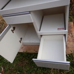 ニトリ　ファニチャー　重い　白　キッチン収納　事務用　多目的落　収納棚　テレビ台　80x51h115cm コンセント3つもありますの画像