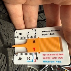 ボルボ純正ホイール　19インチ　と　ミシュランスタッドレスの画像