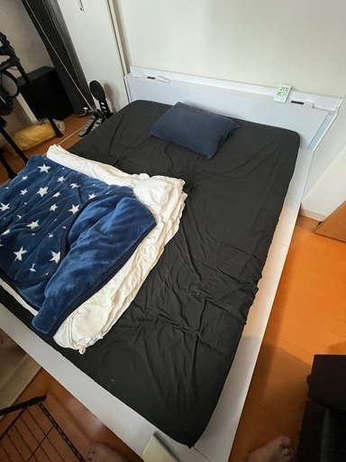 クイーンサイズベッドフレーム&マットレス