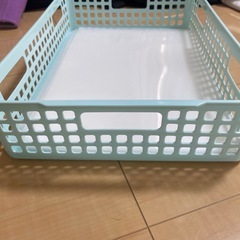 クリアファイルとかごの画像