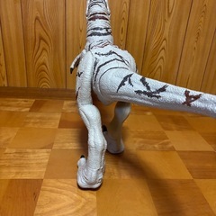恐竜のフィギアの画像
