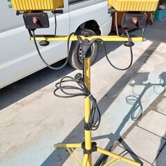 【B370】ハロゲンライト　投光器　2灯式　点灯確認OK　現状品の画像