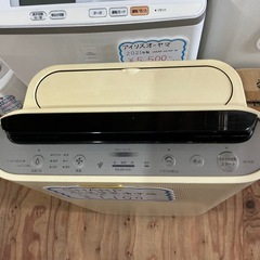 乾燥するこの時期に🍂加湿空気清浄機🫧汚れあり•色落ちあり💦SHARP2014年製KC-E40-Wシャープ薄黄色の画像
