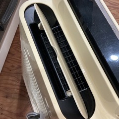 乾燥するこの時期に🍂加湿空気清浄機🫧汚れあり•色落ちあり💦SHARP2014年製KC-E40-Wシャープ薄黄色の画像