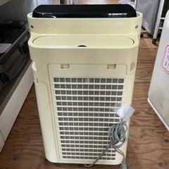 乾燥するこの時期に🍂加湿空気清浄機🫧汚れあり•色落ちあり💦SHARP2014年製KC-E40-Wシャープ薄黄色の画像