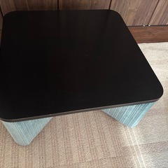 テーブル 70cm x 70cm x 32cmの画像