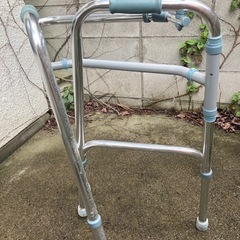 介護歩行器の画像