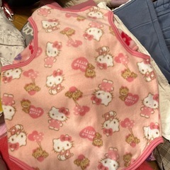 キティちゃんベスト　薄手　90サイズの画像