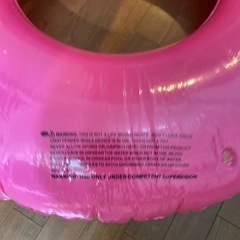 ピンクフラミンゴ浮き輪の画像