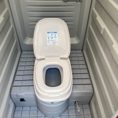 仮設トイレ　中古清掃済み　簡易洋式広々タイプの画像