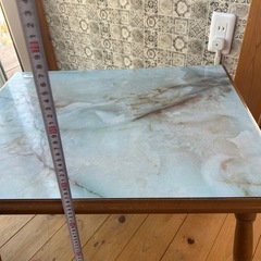 アンティーク　喫茶店　カフェ　サイドテーブルの画像