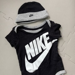 NIKE　ナイキ　ロンパース　60-70　帽子　靴下　3点セットの画像