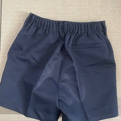 幼稚園・小学生半ズボン　紺色130Aの画像