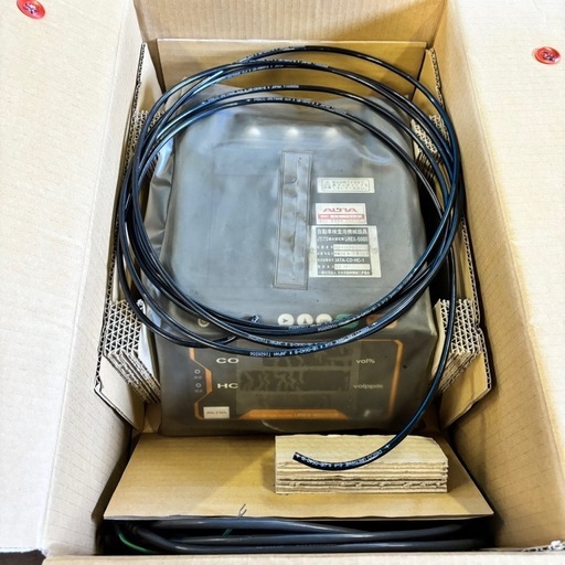校正実施済／排気ガステスター／UREX-5000／CO.HC-1／COHCテスター／排ガステスター／校正結果成績表付／自動車検査用機械