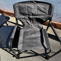【決まりました】サイドテーブル付きデッキチェア 2脚セット ブラック　折り畳み アウトドア キャンプ  スポーツ観戦 レジャー の画像